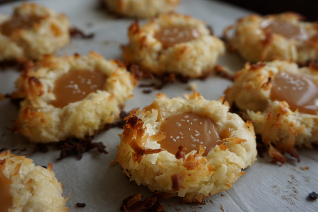 books, the universe, and everything | Coconut Cookies with Caramel Topping